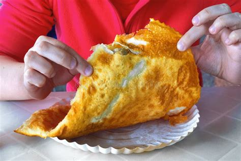  Cheburek: Bir Kızartma Şaheseri ve Baharatlı Doldurma İçin Nefis Bir Yolculuk!